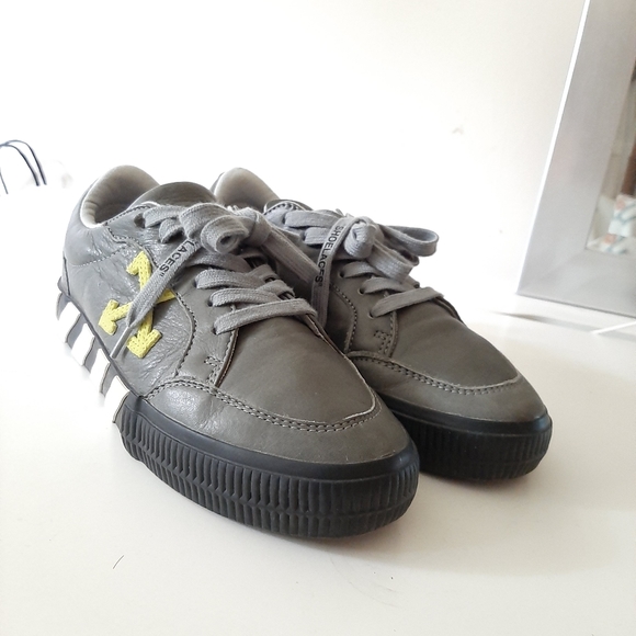 OFF WHITE Leather Vulcanized Lo-Top Sneakers - Picture 2 of 14